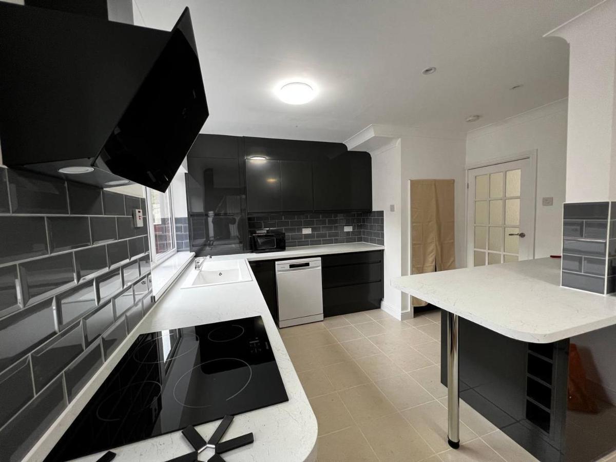 Springfield House- Near Newcastle Centre, Hospital And Keele University! Stoke-on-Trent Экстерьер фото
