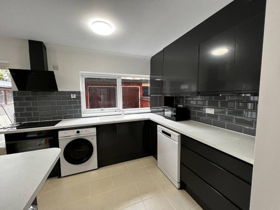 Springfield House- Near Newcastle Centre, Hospital And Keele University! Stoke-on-Trent Экстерьер фото