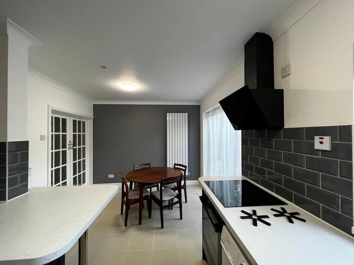 Springfield House- Near Newcastle Centre, Hospital And Keele University! Stoke-on-Trent Экстерьер фото