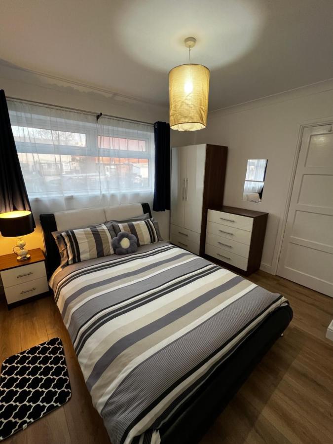 Springfield House- Near Newcastle Centre, Hospital And Keele University! Stoke-on-Trent Экстерьер фото