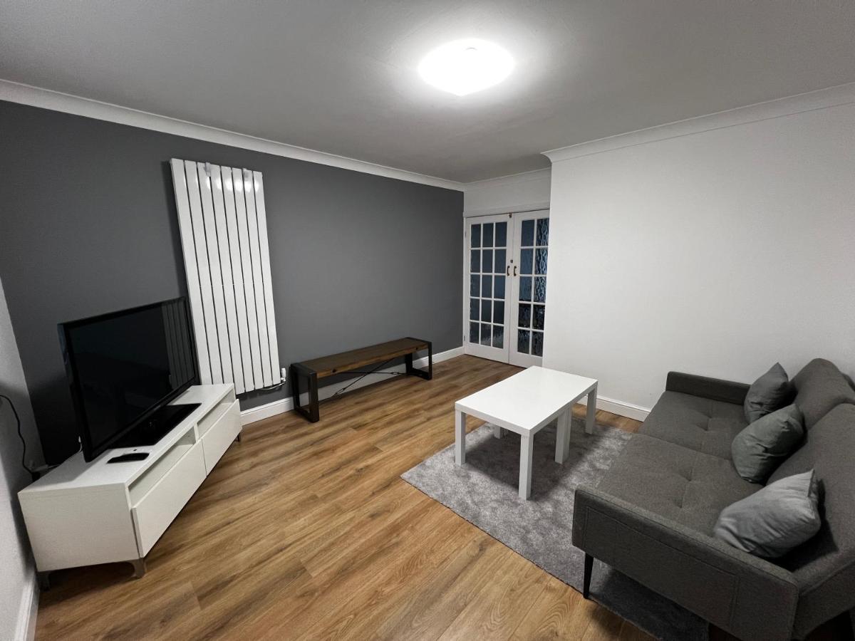 Springfield House- Near Newcastle Centre, Hospital And Keele University! Stoke-on-Trent Экстерьер фото