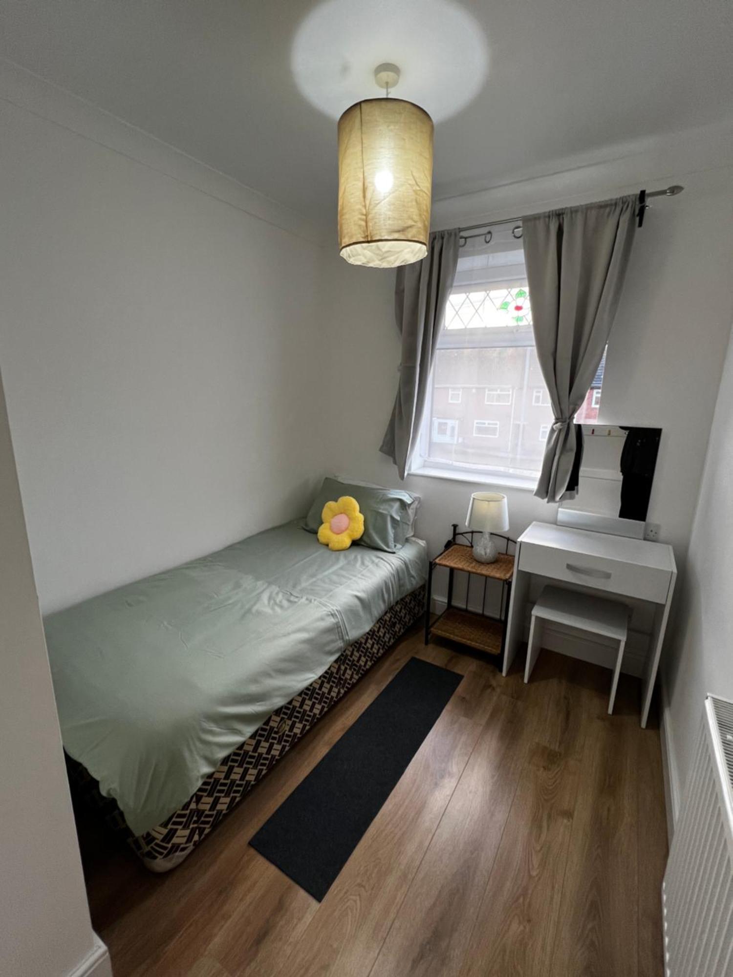 Springfield House- Near Newcastle Centre, Hospital And Keele University! Stoke-on-Trent Экстерьер фото